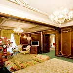 Szálloda Grand Des Iles Borromees & 5*